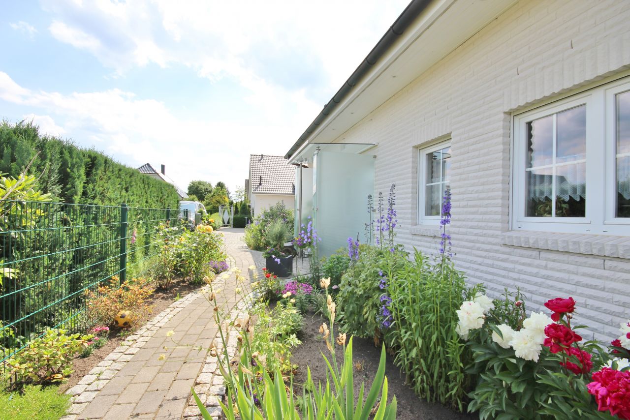 Elegante Villa mit Fernblick und Wintergarten